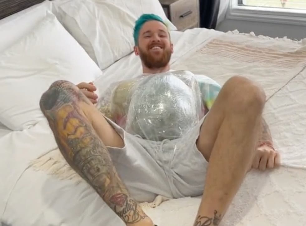 Man Simulates Pregnancy For A Day And Can T Even Get Out Of Bed Indy100 Man Simulates Pregnancy For A Day And Can T Even Get Out Of Bed Indy100