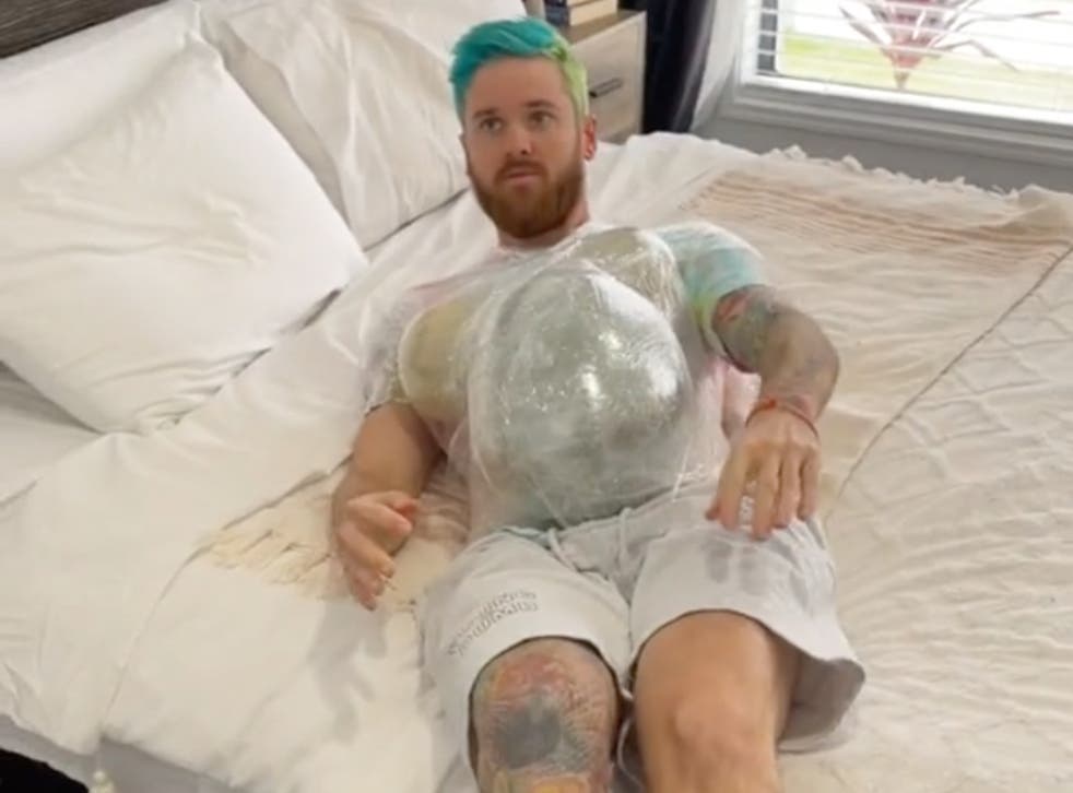 Man Simulates Pregnancy For A Day And Can T Even Get Out Of Bed Indy100 Man Simulates Pregnancy For A Day And Can T Even Get Out Of Bed Indy100