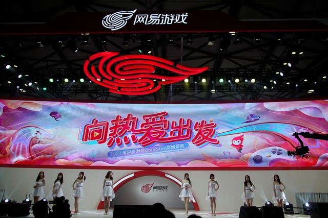 El logotipo de la empresa de tecnología de Internet Netease se ve en la Exposición y Conferencia de Entretenimiento Digital de China, también conocida como ChinaJoy, en Shanghai.