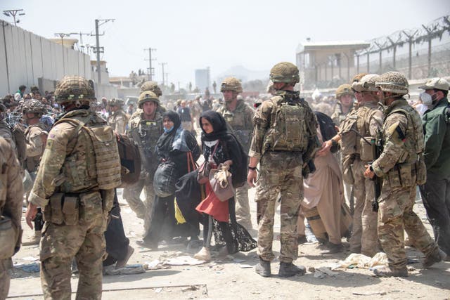<p>A handout picture released by the British Ministry of Defence (MOD) shows members of the British and US Armed Forces working at Kabul Airport</p>