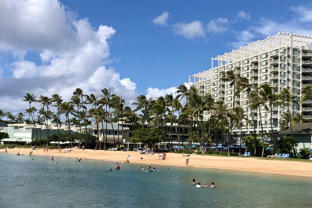 <p>Police in Honolulu are raising concerns about phones being stolen from the beach  and have now told people to take thier phones into the ocean. </p>