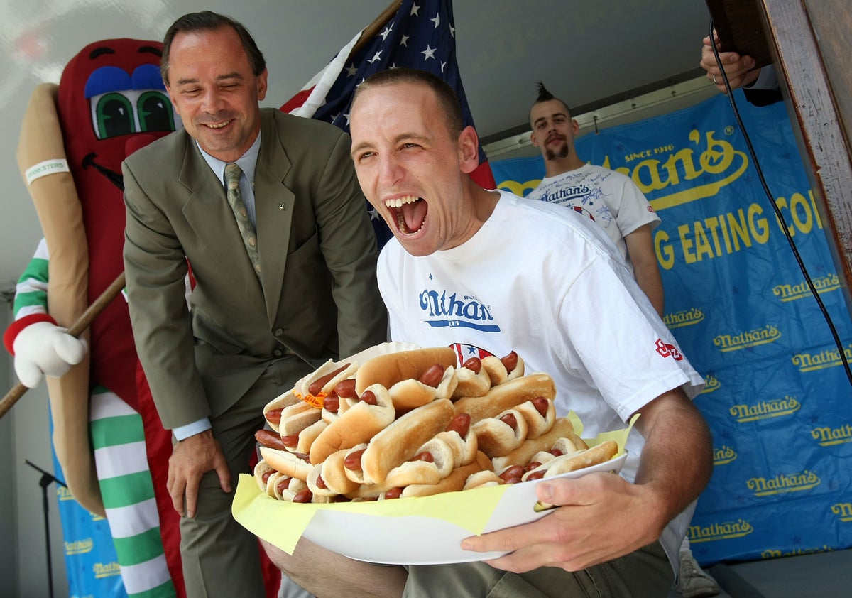 Eating One Hot Dog Can Take 36 Minutes Off of Your Life, According to New  Study