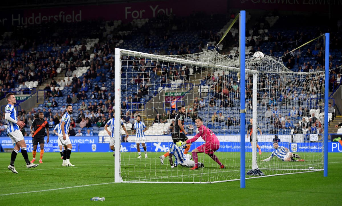 Andros Townsend sends Everton into Carabao Cup third round