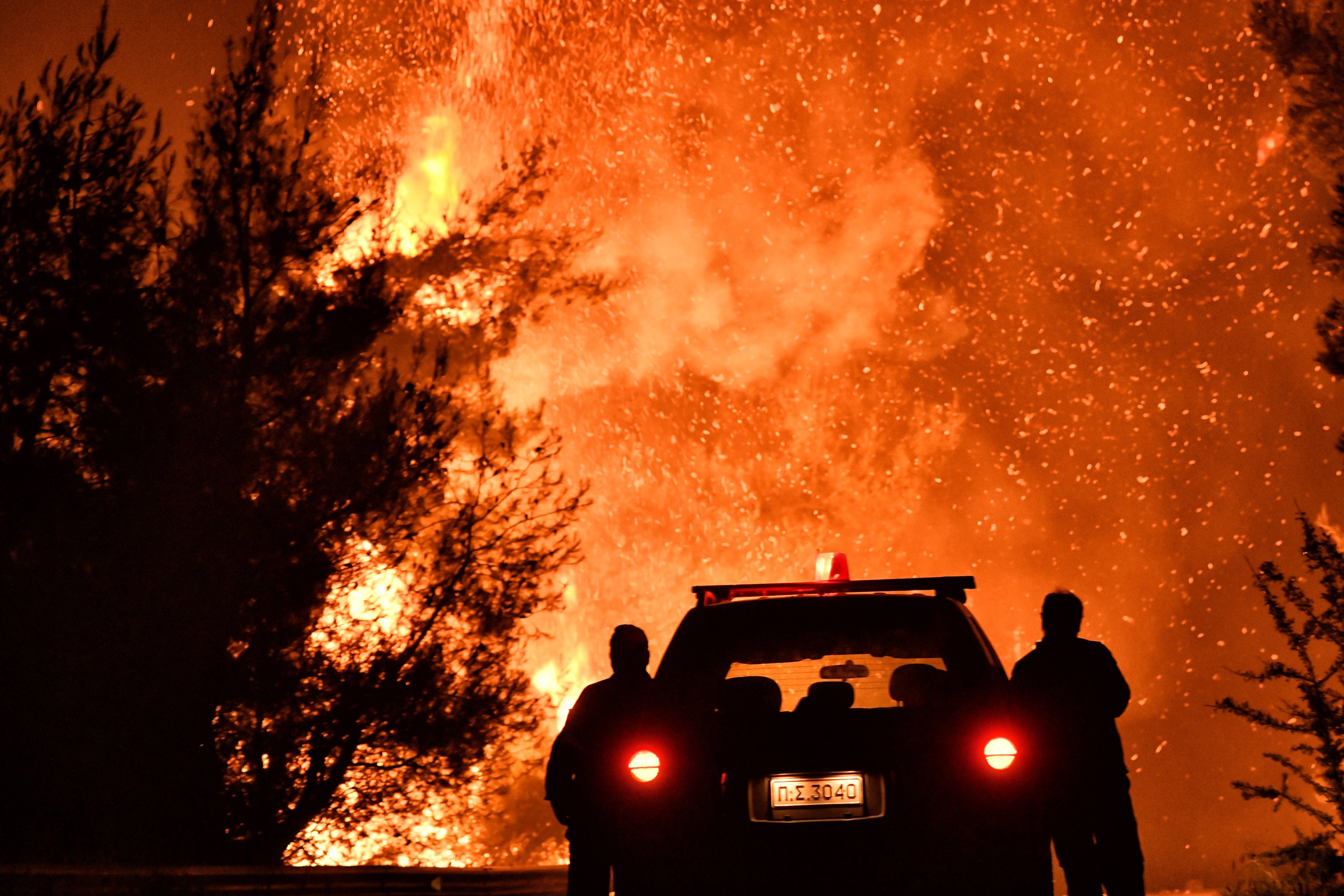 Greece battles fires in 2020: New data confirms Europe faced its hottest year so far last year