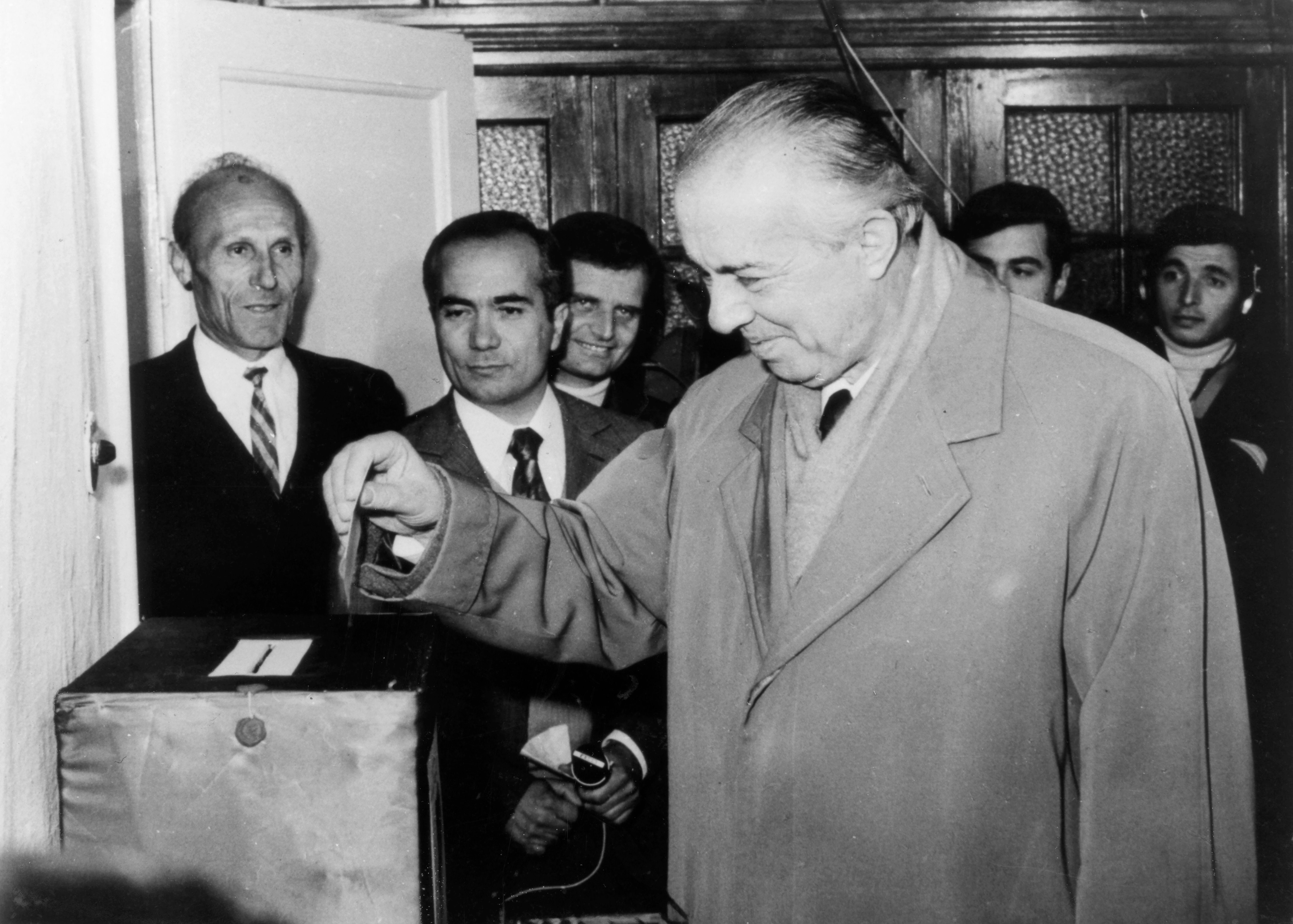 Enver Hoxha votes in November 1978