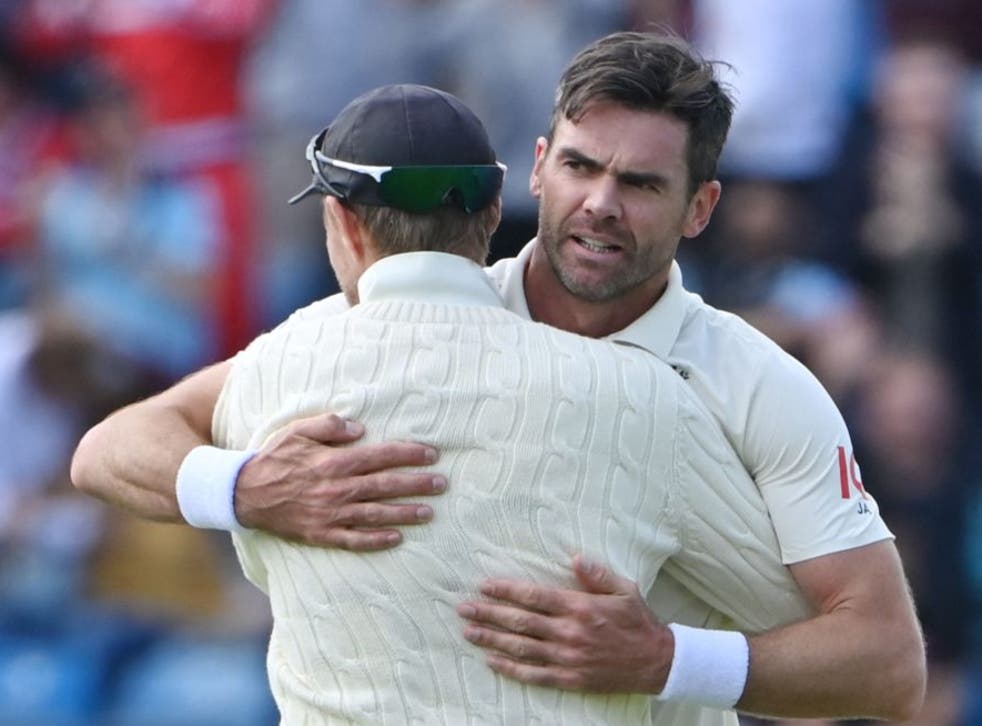 <p>James Anderson celebrates taking the wicket of India’s captain Virat Kohli</p>
