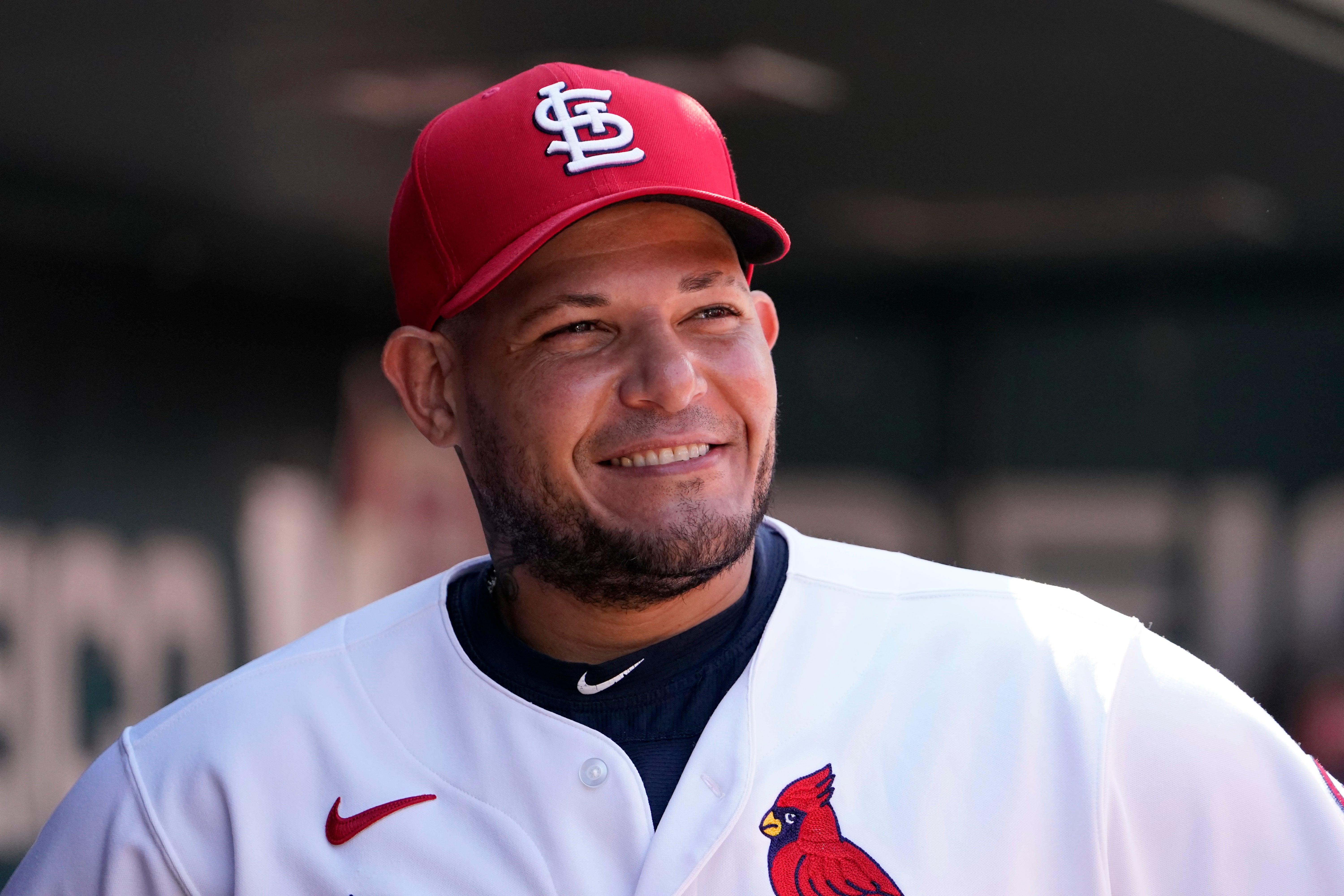 Cardinals re-sign Yadier Molina for 18th season