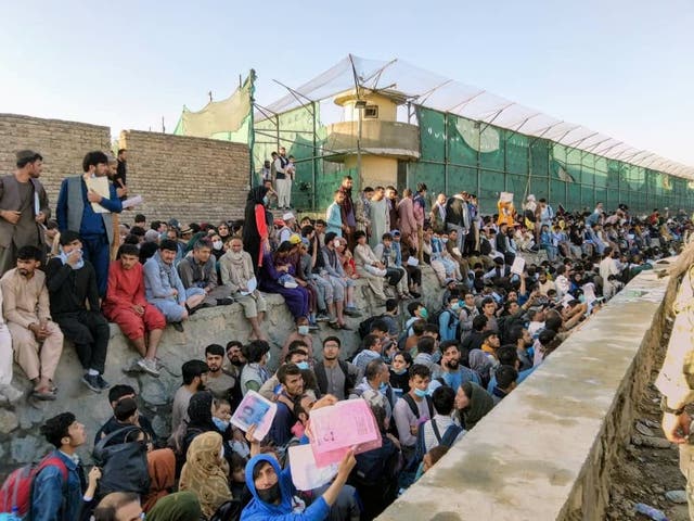 <p>Desperate crowds outside Kabul airport on Wednesday </p>
