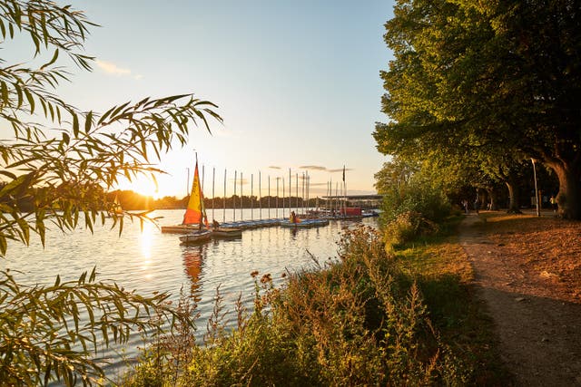 <p>Dinghies are easy to hire for sailing on the Maschsee, Hannover</p>