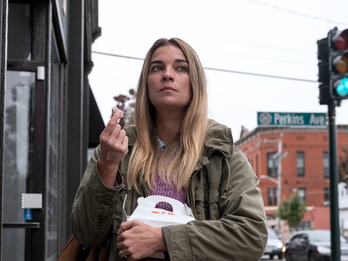 Annie Murphy Will Star in AMC's “Kevin Can Go F*** Himself”