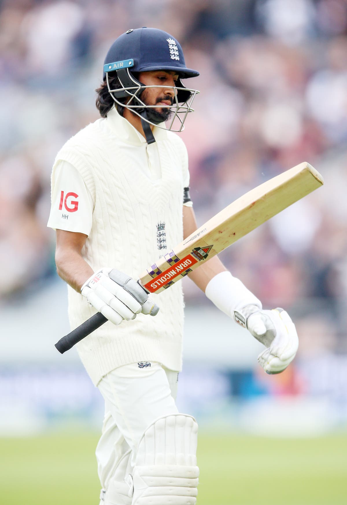 England build lead despite India fightback on second morning