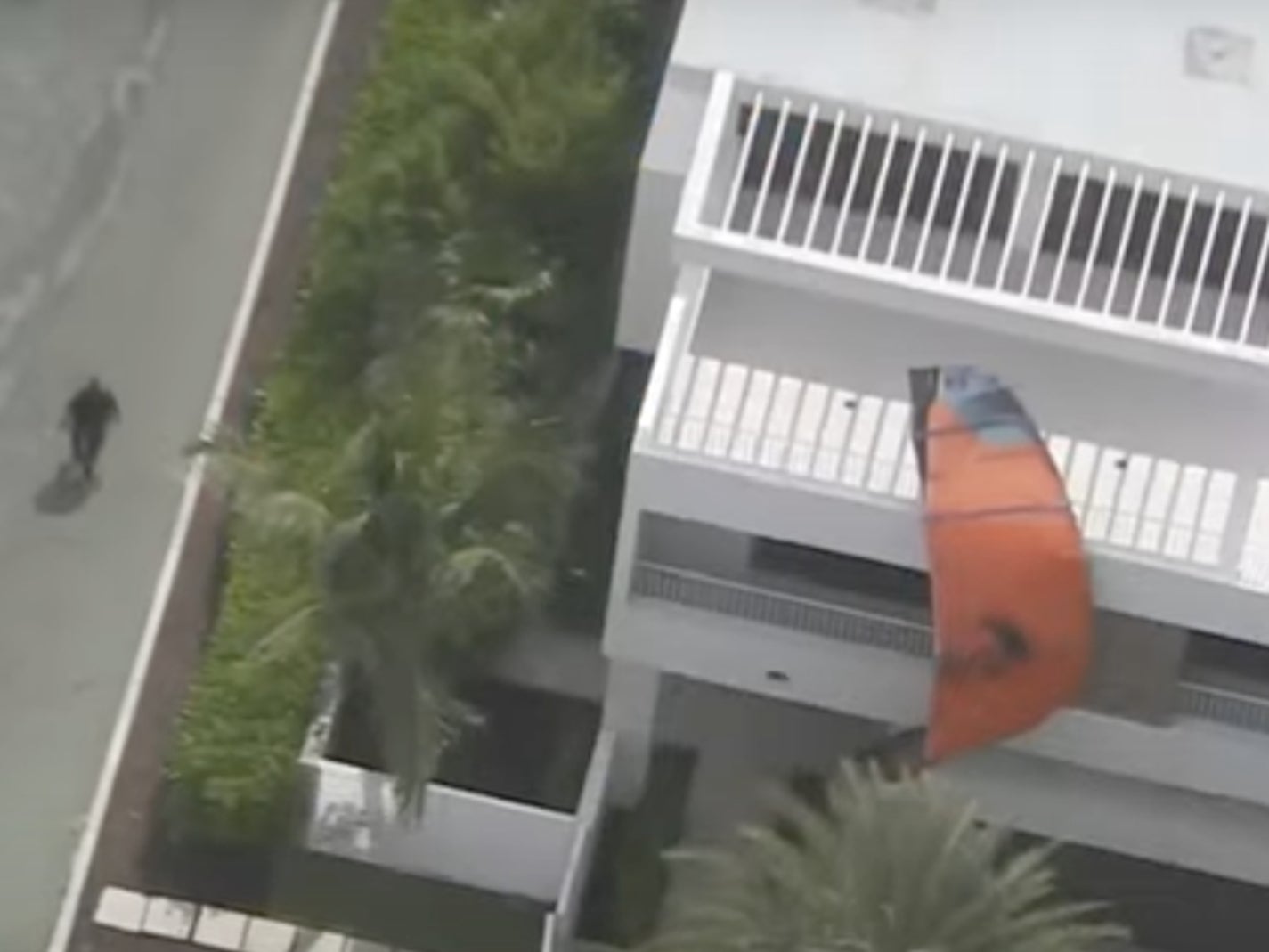 Un kite surfista murió en Fort Lauderdale cuando los fuertes vientos lo arrojaron contra un edificio