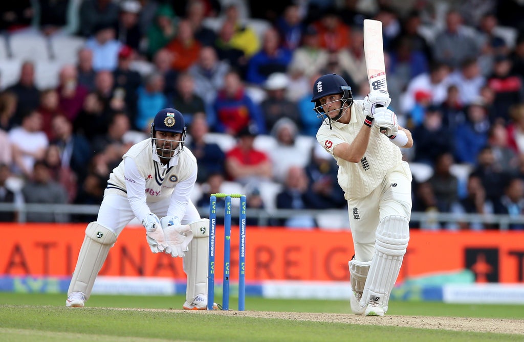 Joe Root’s continued brilliance fires England to huge first-innings lead over India