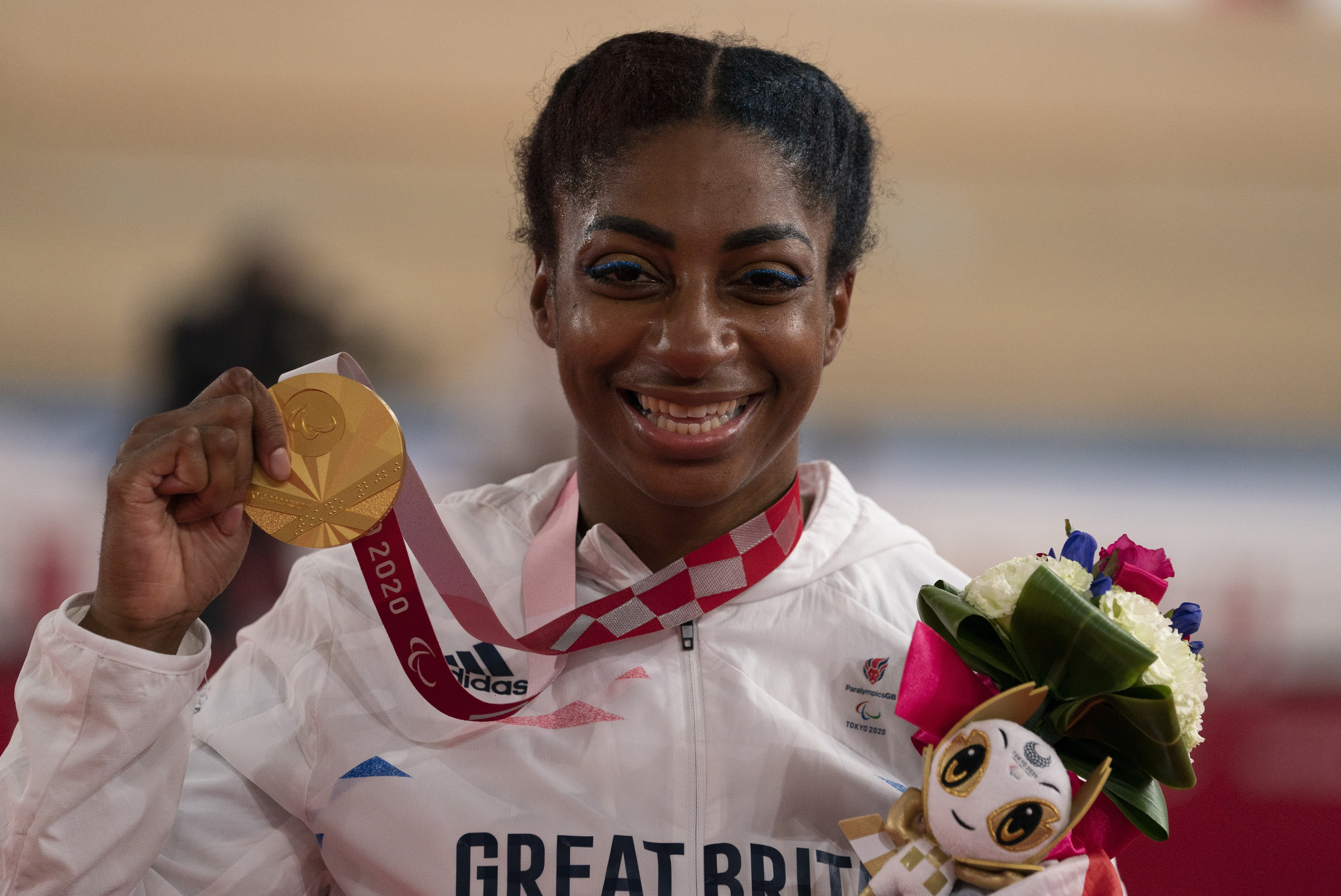 Kadeena Cox celebrates with her gold medal