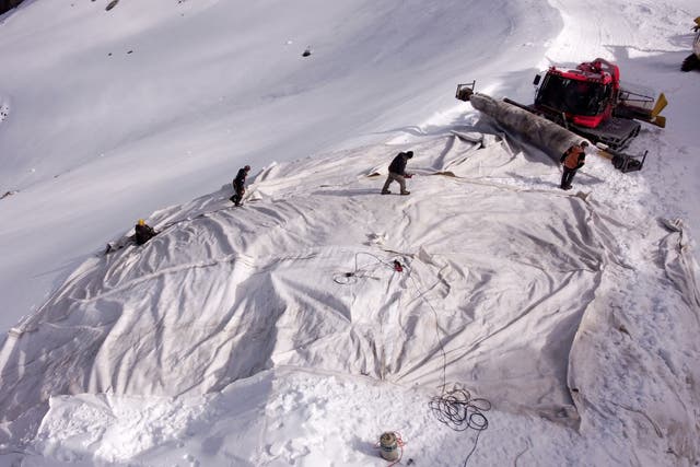 <p>Employees place blankets on parts of the glacier to protect it against melting</p>