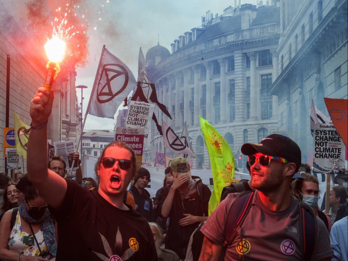 Extinction Rebellion protest - live: Activists bring parts of London to standstill and daub bank with paint
