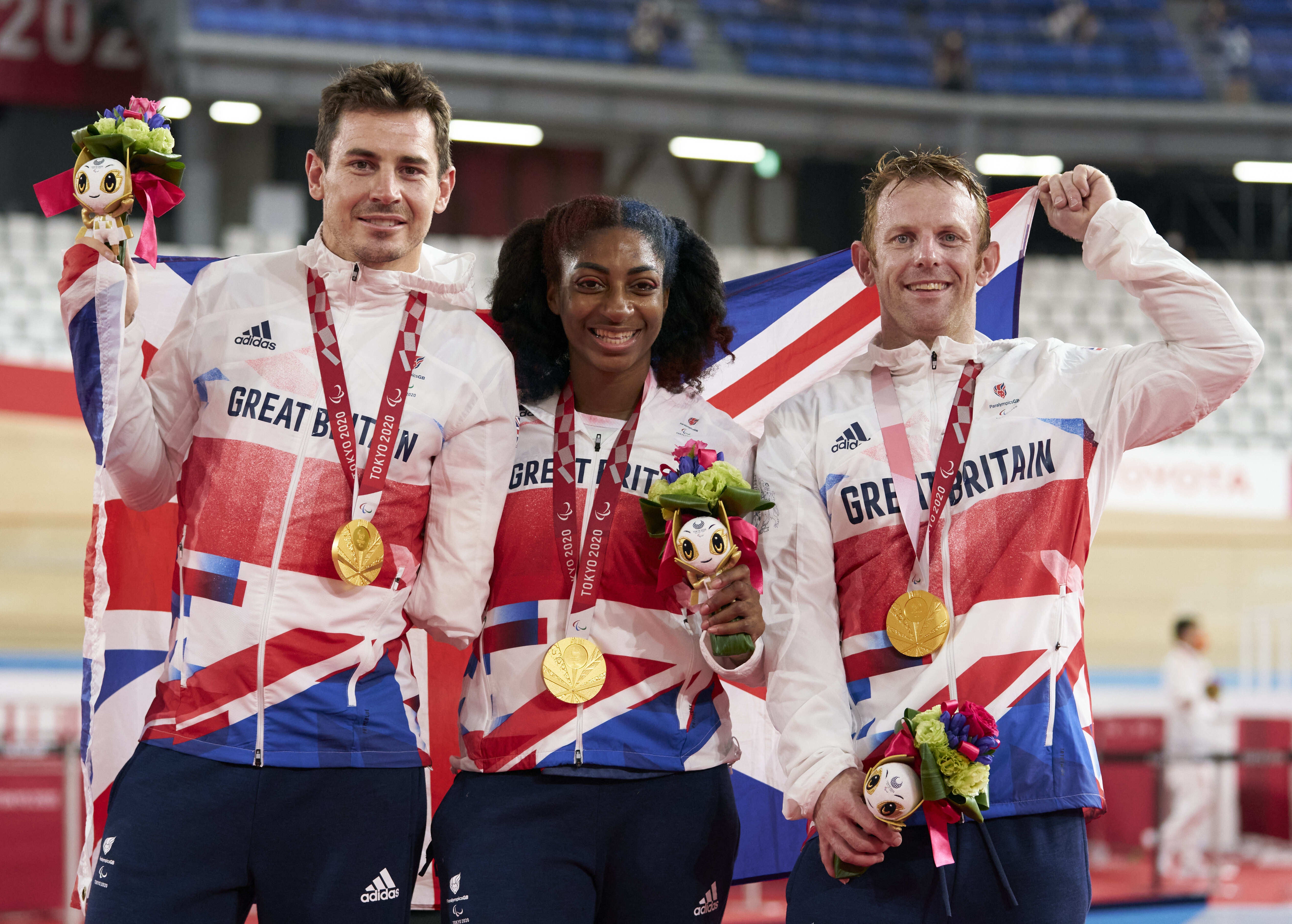 Jaco Van Gass, Kadeena Cox and Jody Cundy grabbed a dramatic gold in the Izu Velodrome (ParalympicsGB/imagecomms)