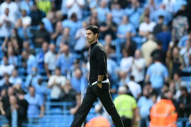 <p>Mikel Arteta reacts at the final whistle</p>