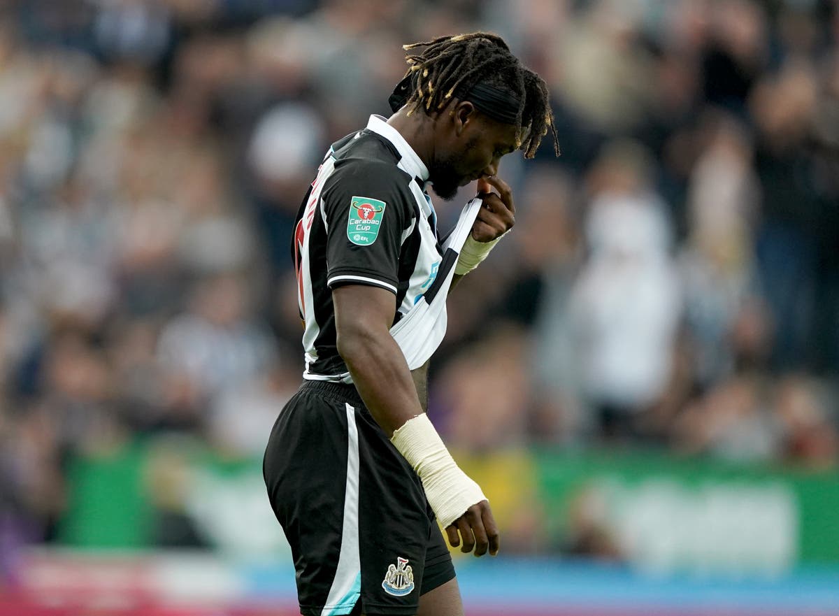 Allan Saint-Maximin calls on Newcastle to stay together after difficult start