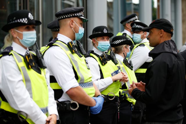 <p>Male officers are expected to wear beat duty helmets or flat caps while female officers wear bowler hats </p>