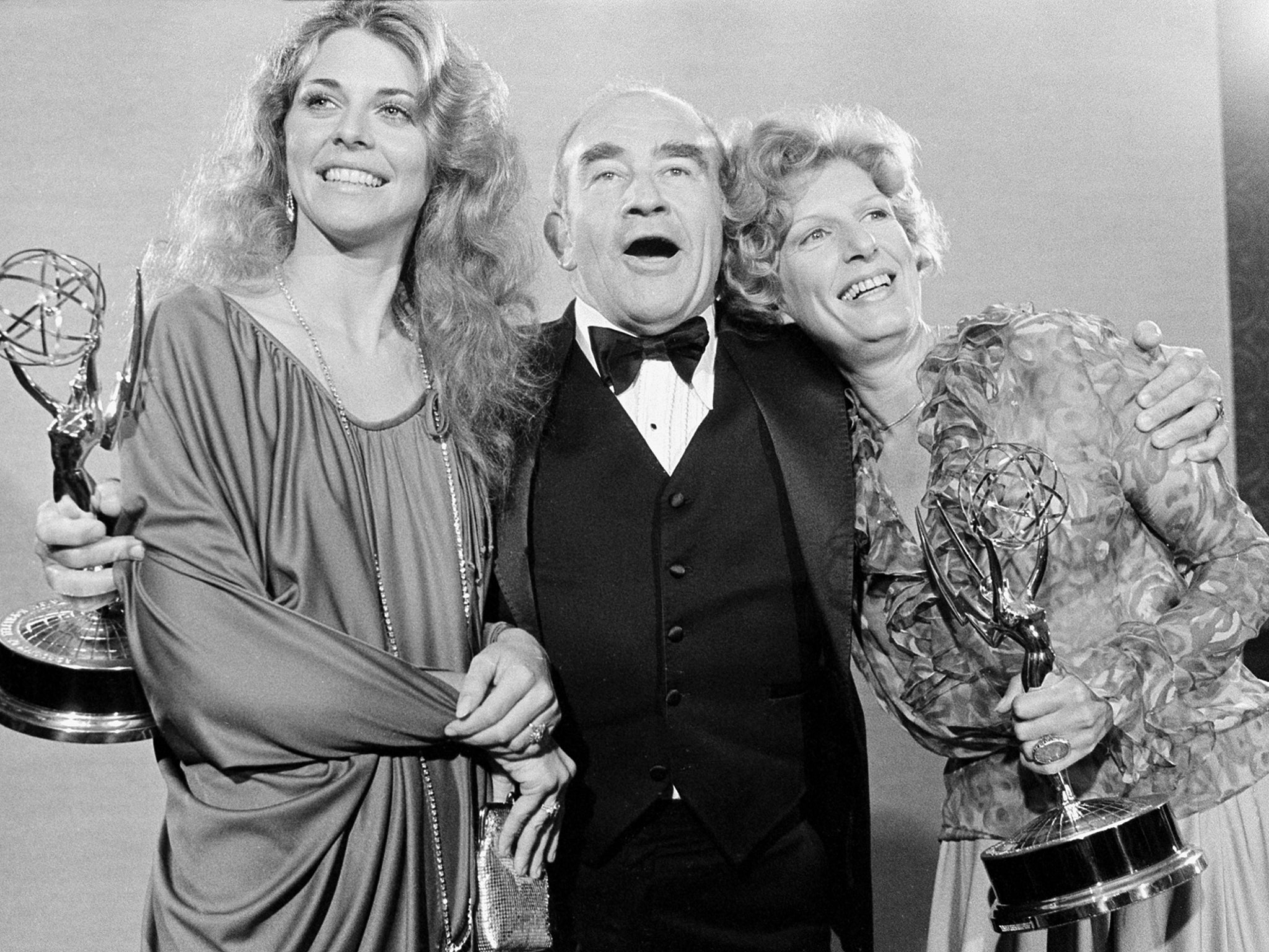 Lindsay Wagner (left), Asner (centre) and Nancy Marchand pose at the 30th annual Primetime Emmy Awards
