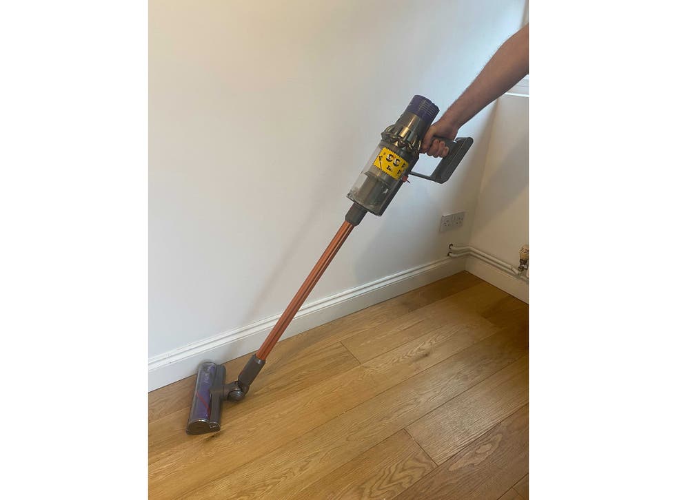 Dyson Cyclone V10 Absolute Review A, Dyson Cyclone V10 Animal Hardwood Floors