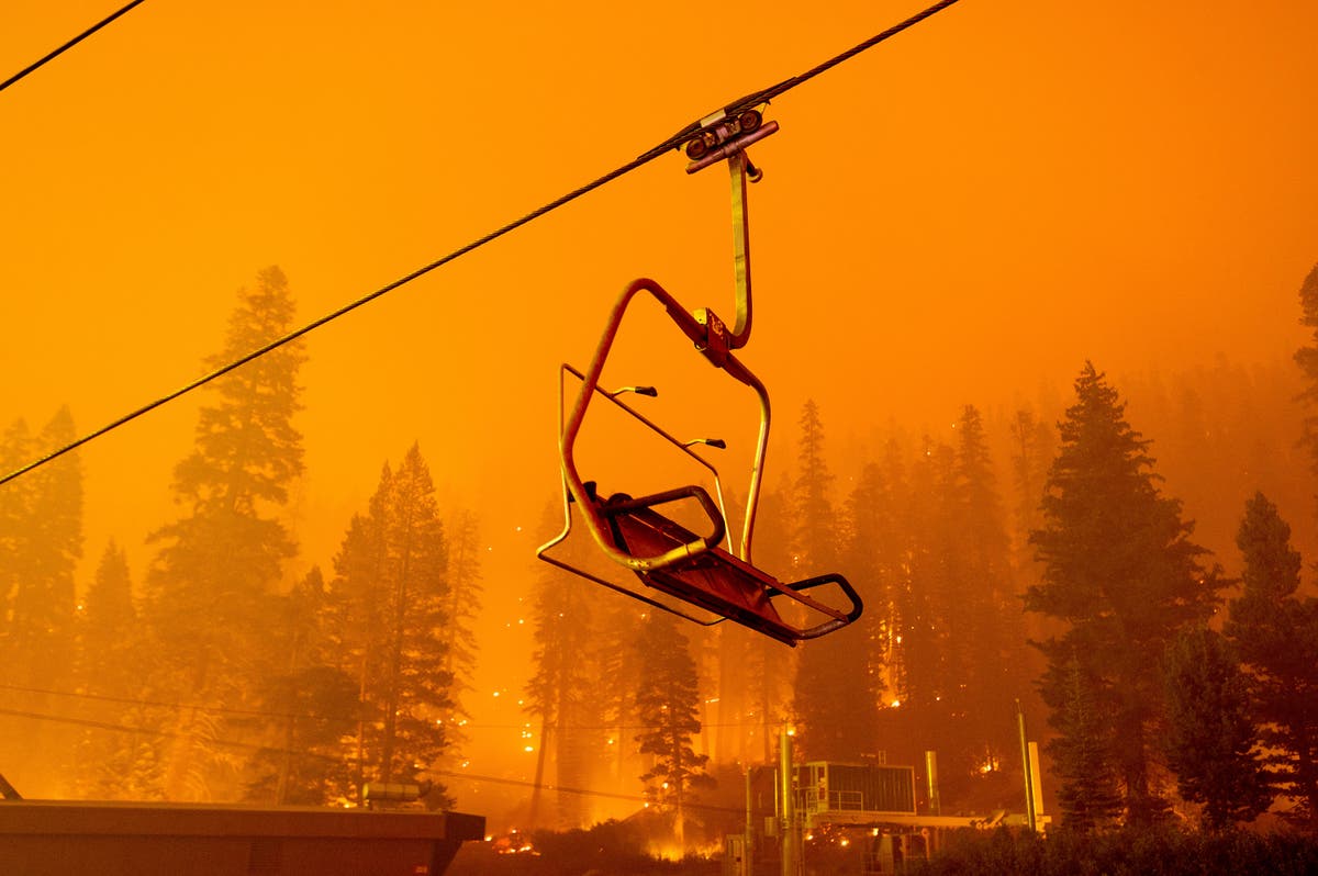 Thousands forced to flee Lake Tahoe tourist area as wildfire spreads