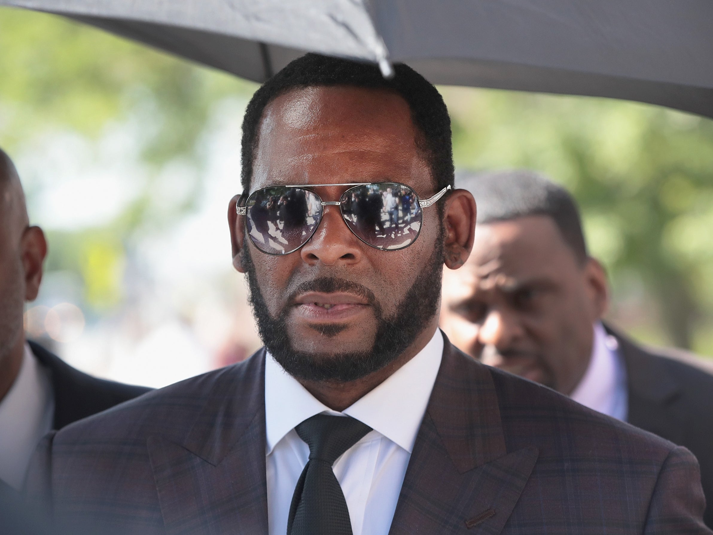 R Kelly leaving court in 2019