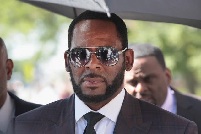 <p>R Kelly leaving court in 2019 </p>