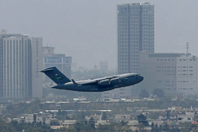 <p>An US Air Force aircraft takes off from the airport in Kabul on August 30, 2021. </p>