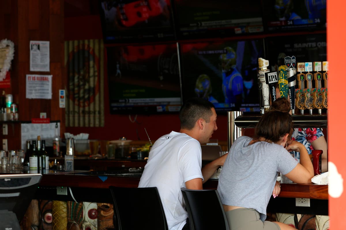 Honolulu to require vaccine or negative test at restaurants