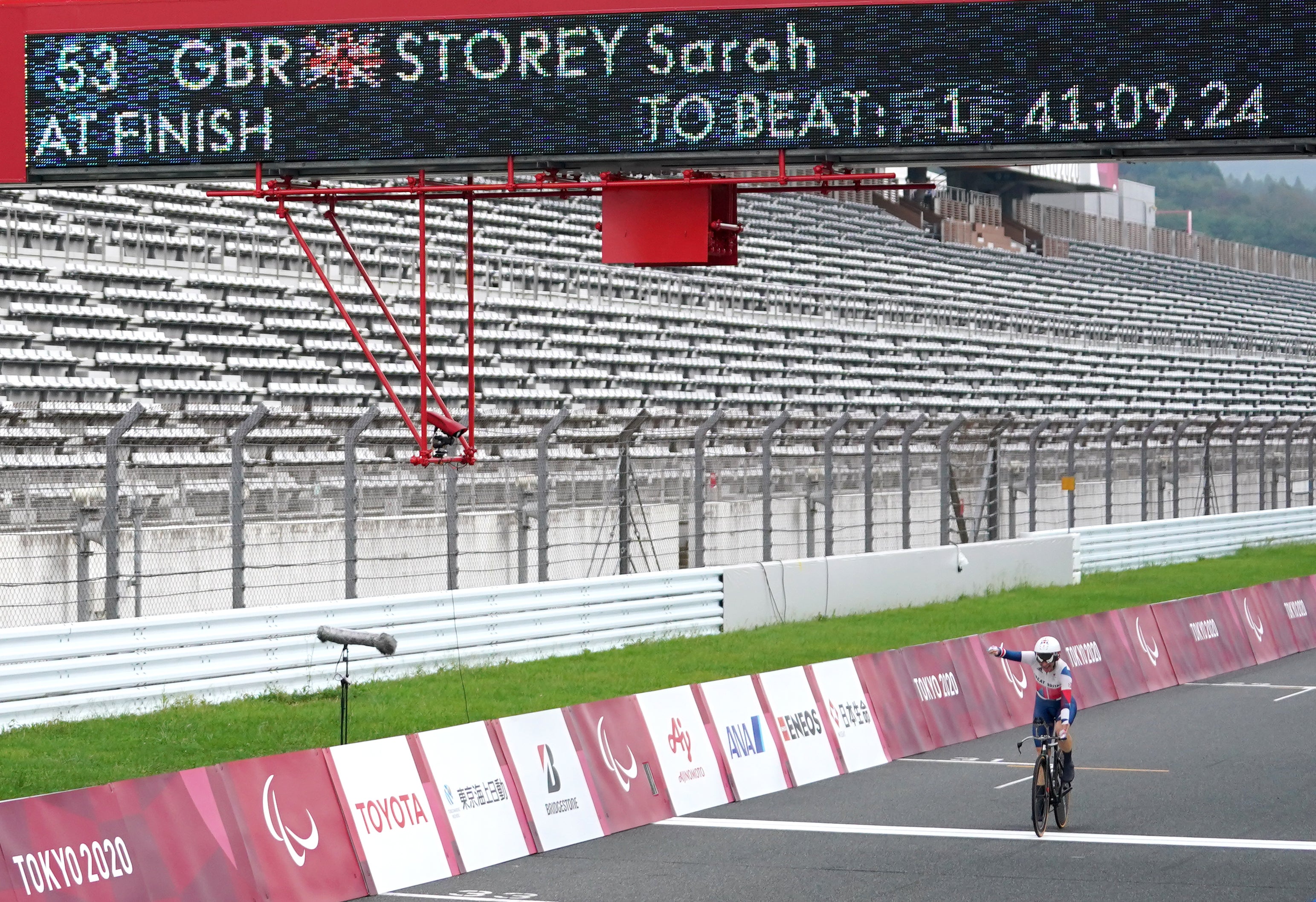 Storey finishes 90 second ahead of her nearest rival at Fuji International Speedway