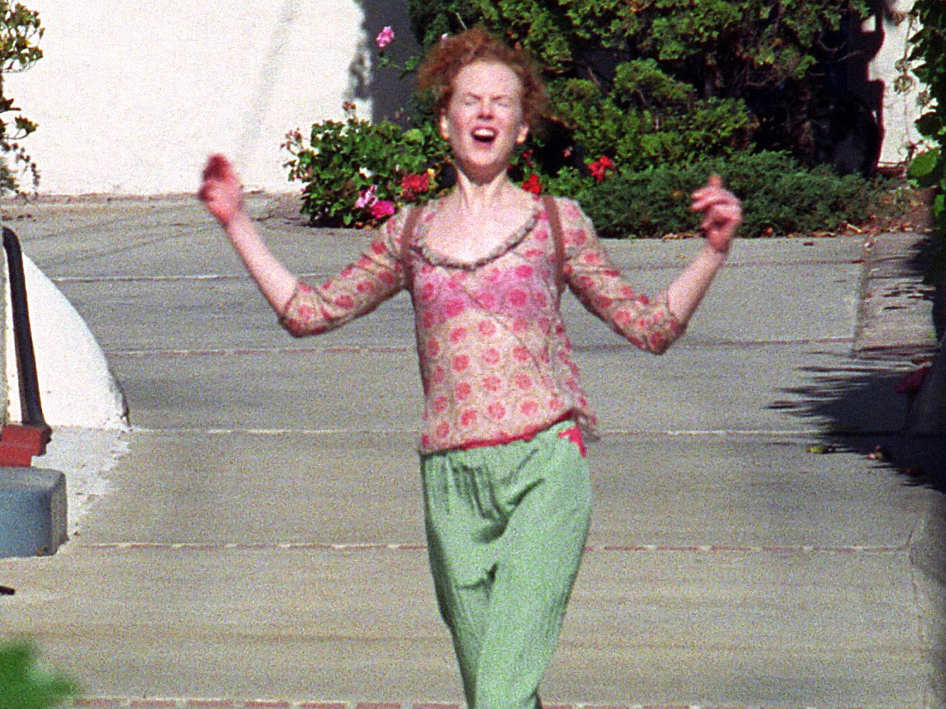 <p>Nicole Kidman full of joy as she leaves her attorney’s office</p>