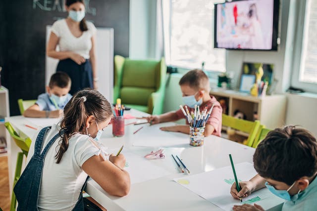Se descubrió que el aire en las aulas contiene sustancias químicas tóxicas en un estudio realizado en EE. UU.