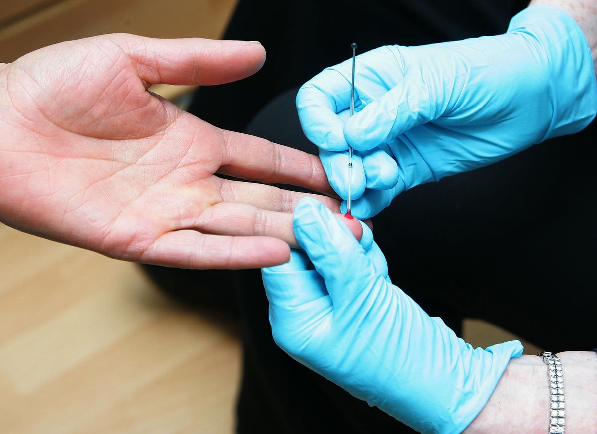 Cholesterol-lowering drug to be offered to thousands on the NHS