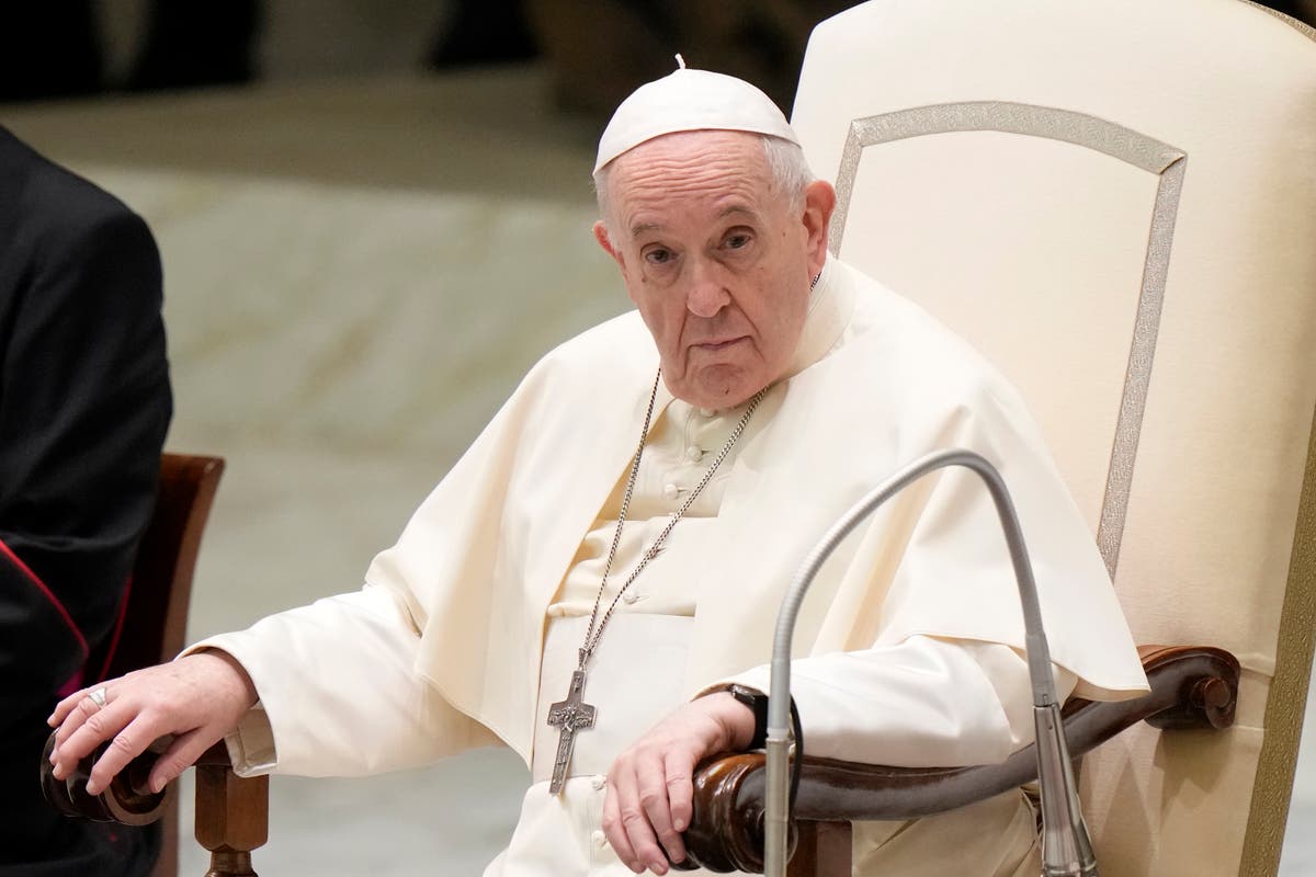 Pope on health: thanks to surgery I can eat whatever I want