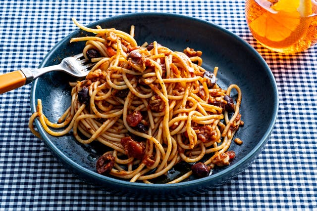 <p>In this recipe, that clam flavour is added to your favourite jar of tomato sauce for convenience sake, but you could instead make a marinara from scratch</p>