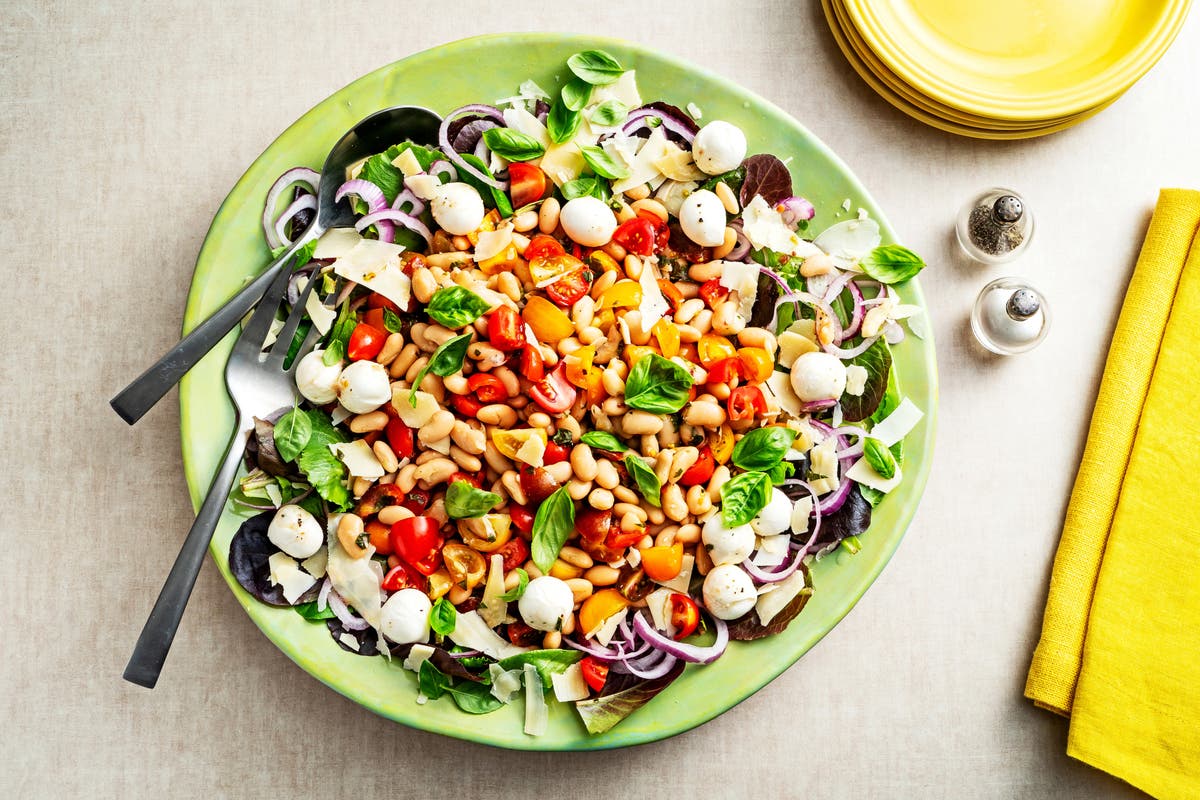 Here&rsquo;s how to make yourself a pizza salad