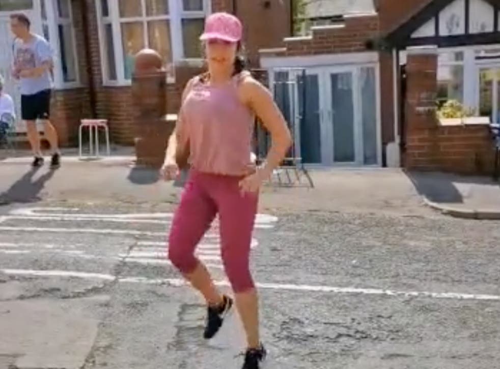 <p>Tras el éxito rotundo de su video, Morales aclaró que la clase de Zumba ocurrió durante el confinamiento que vivió Inglaterra el año pasado. </p>