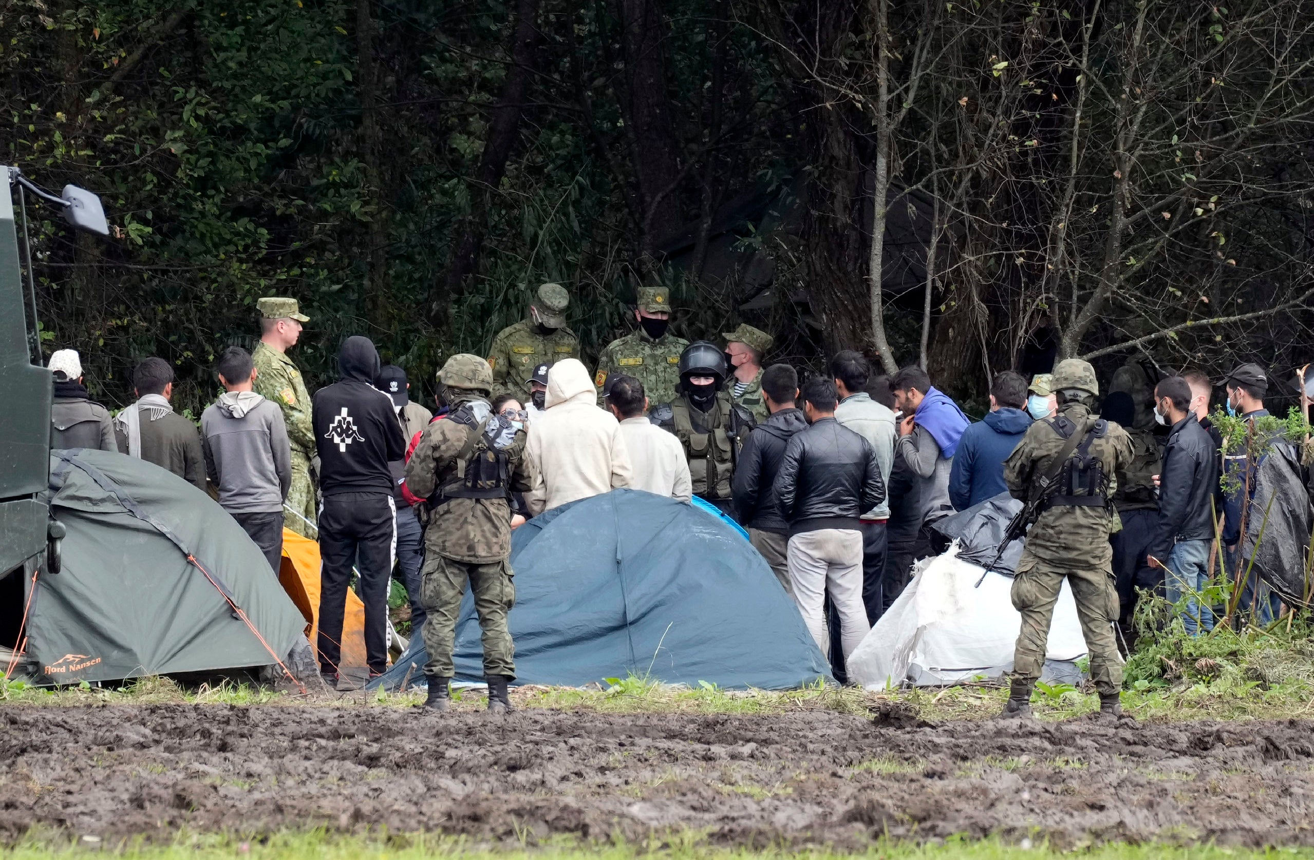 Polish security forces surround migrants stuck along with border with Belarus in Usnarz Gorny, Poland
