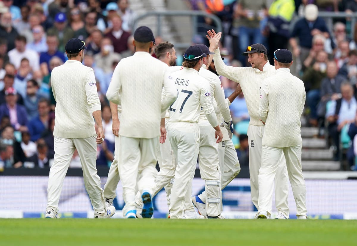 England keep pressure on India as Chris Woakes and Ollie Robinson impress