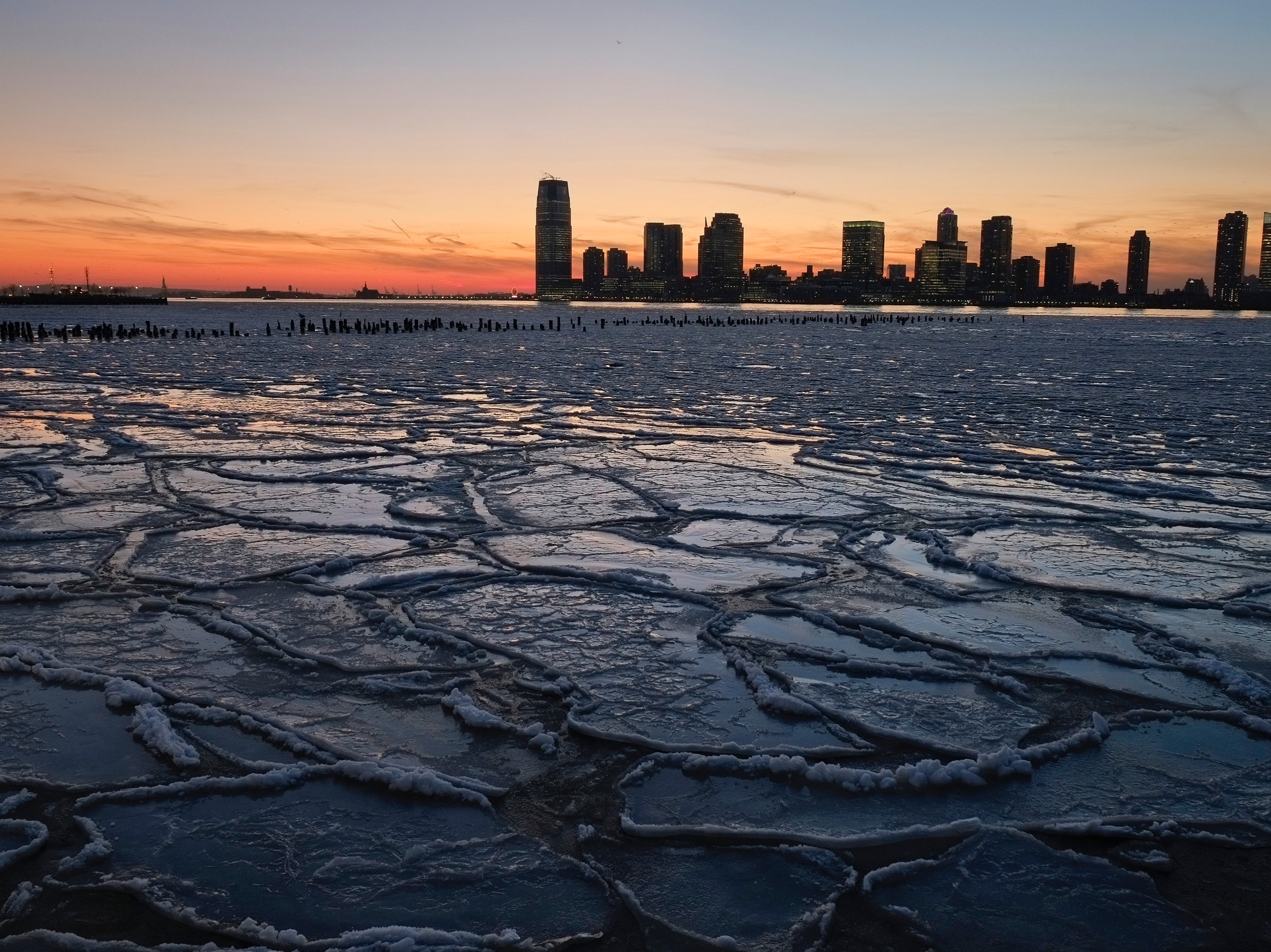 Ice floes fill the Hudson River in 2014 during a cold snap caused by the stratospheric polar vortex