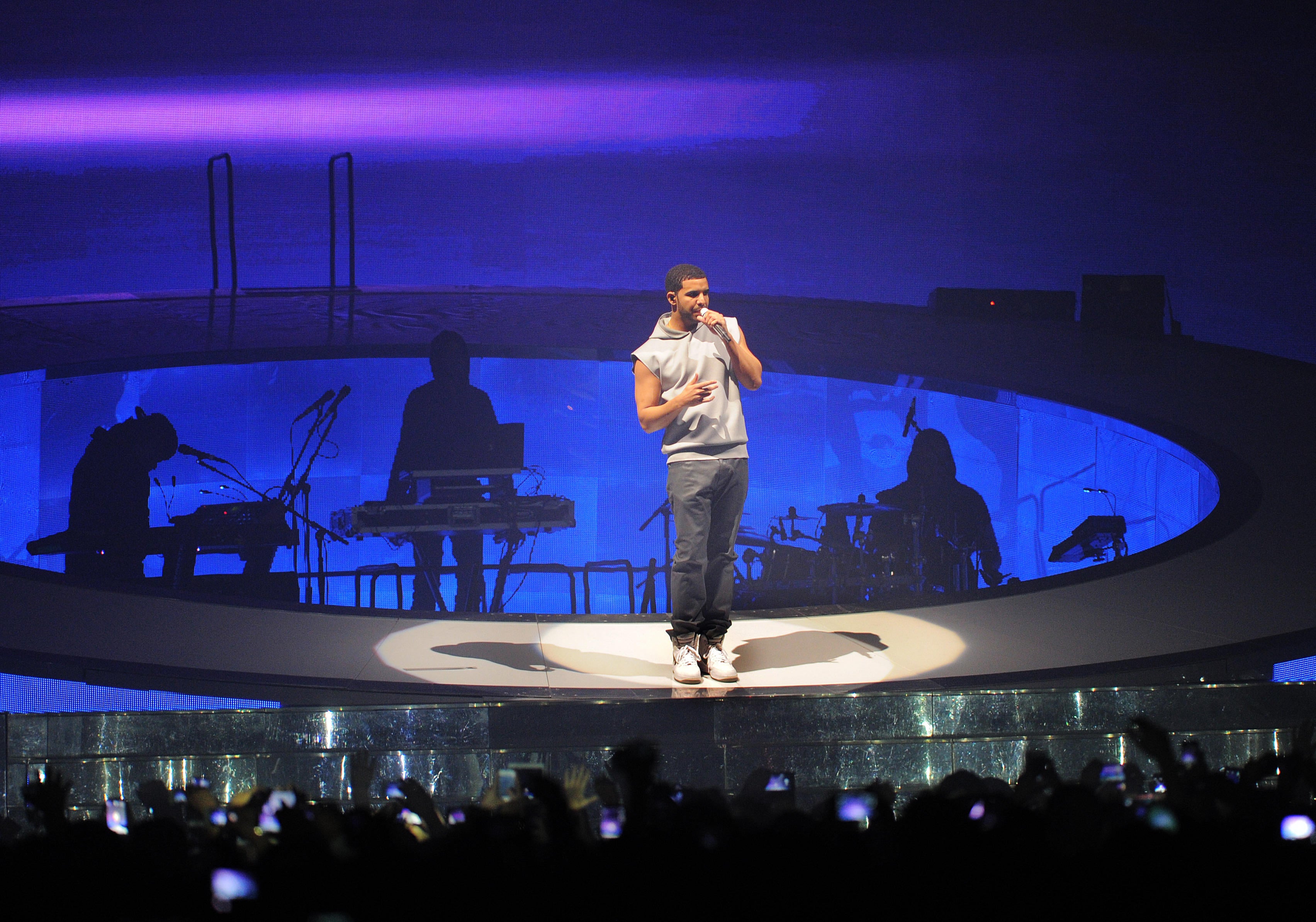 Drake gives a concert at the Festhalle in Frankfurt, 2014 (Alamy/PA)