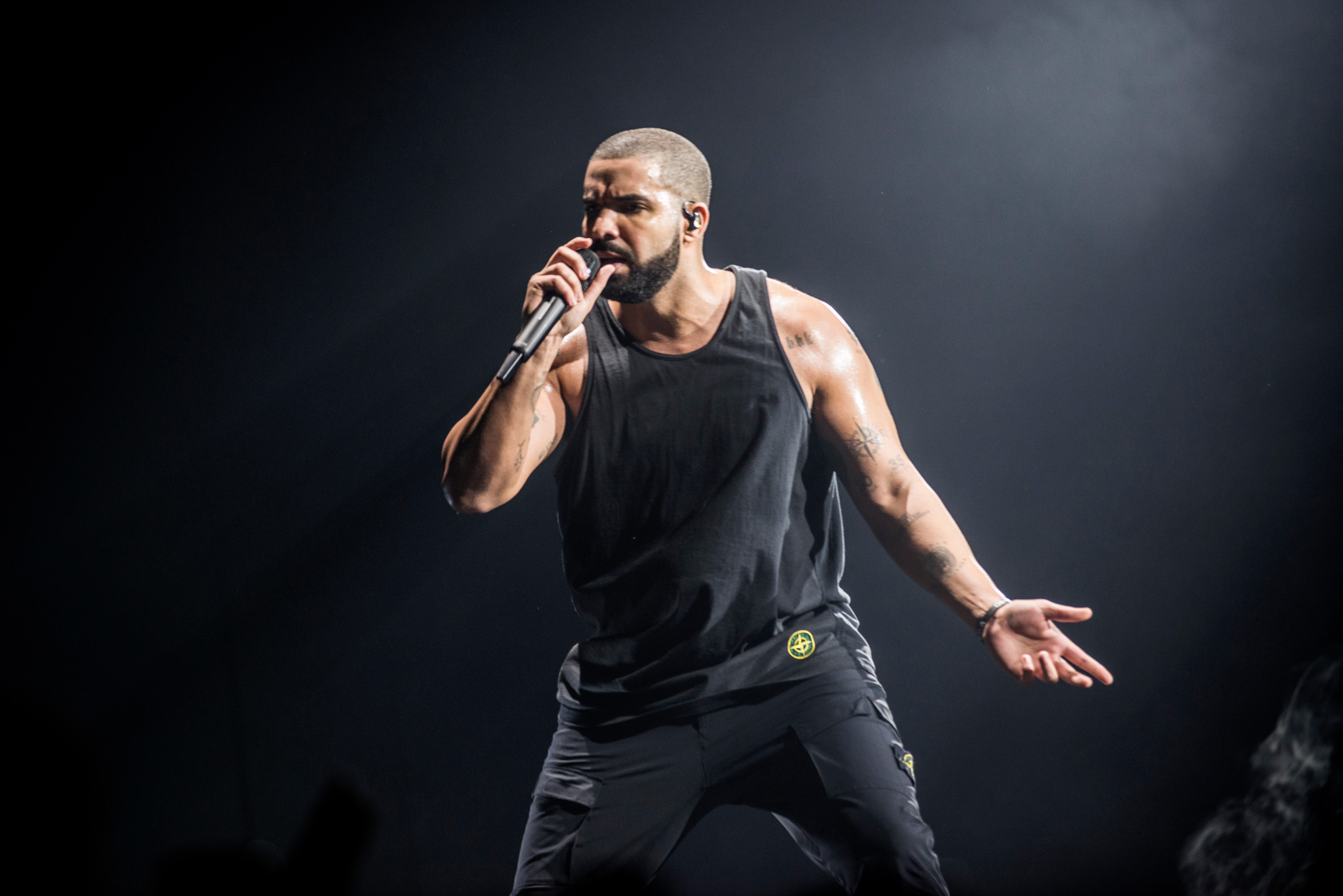 Drake performs at The SSE Hydro in Glasgow, 2017 (Alamy/PA)