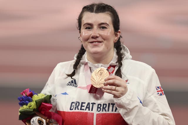 Hollie Arnold with her bronze medal in Tokyo (imagecommsralympicsGB/PA)