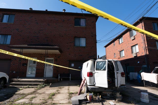 <p>Las conversiones ilegales incluyen la transformación de un edificio en apartamentos sin permisos o aprobación de la ciudad. </p>