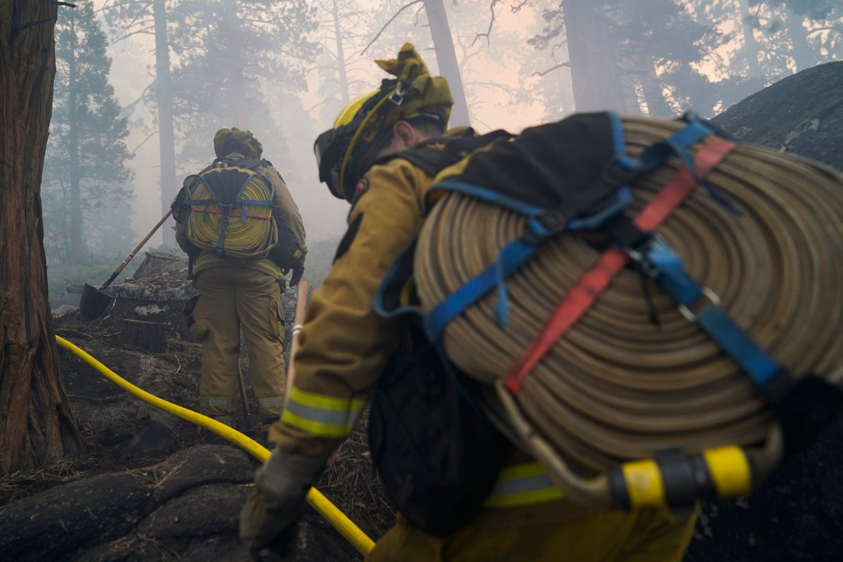 Lake Tahoe evacuees watching weekend with hope as fire slows | The ...