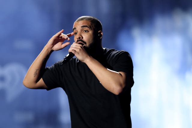 <p>Drake was criticised after fans spotted a credit for R Kelly on his new album </p>