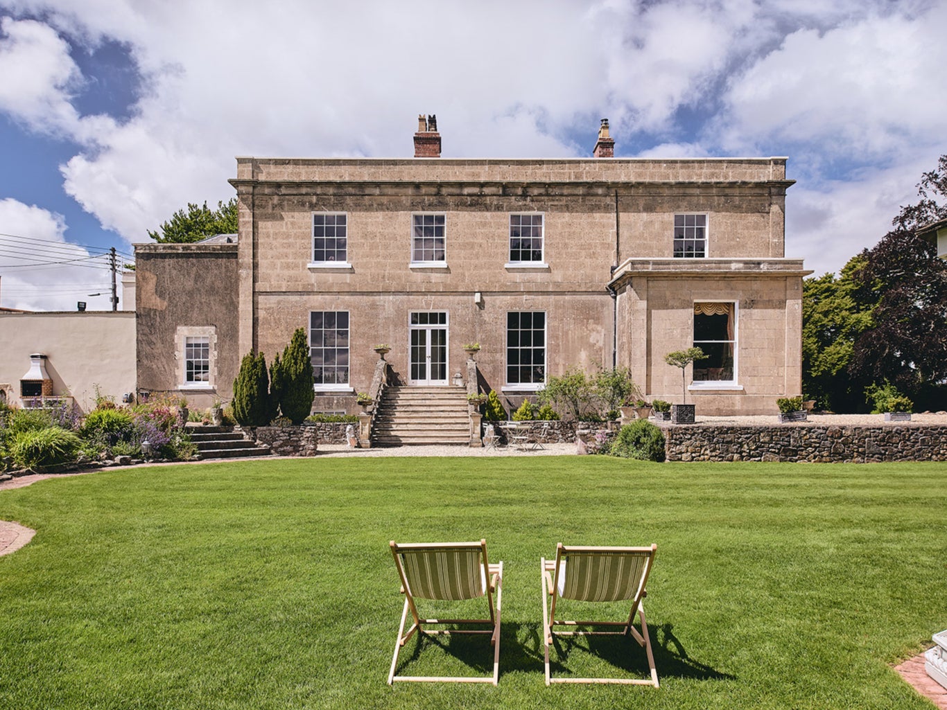 The Manor Holcombe grounds