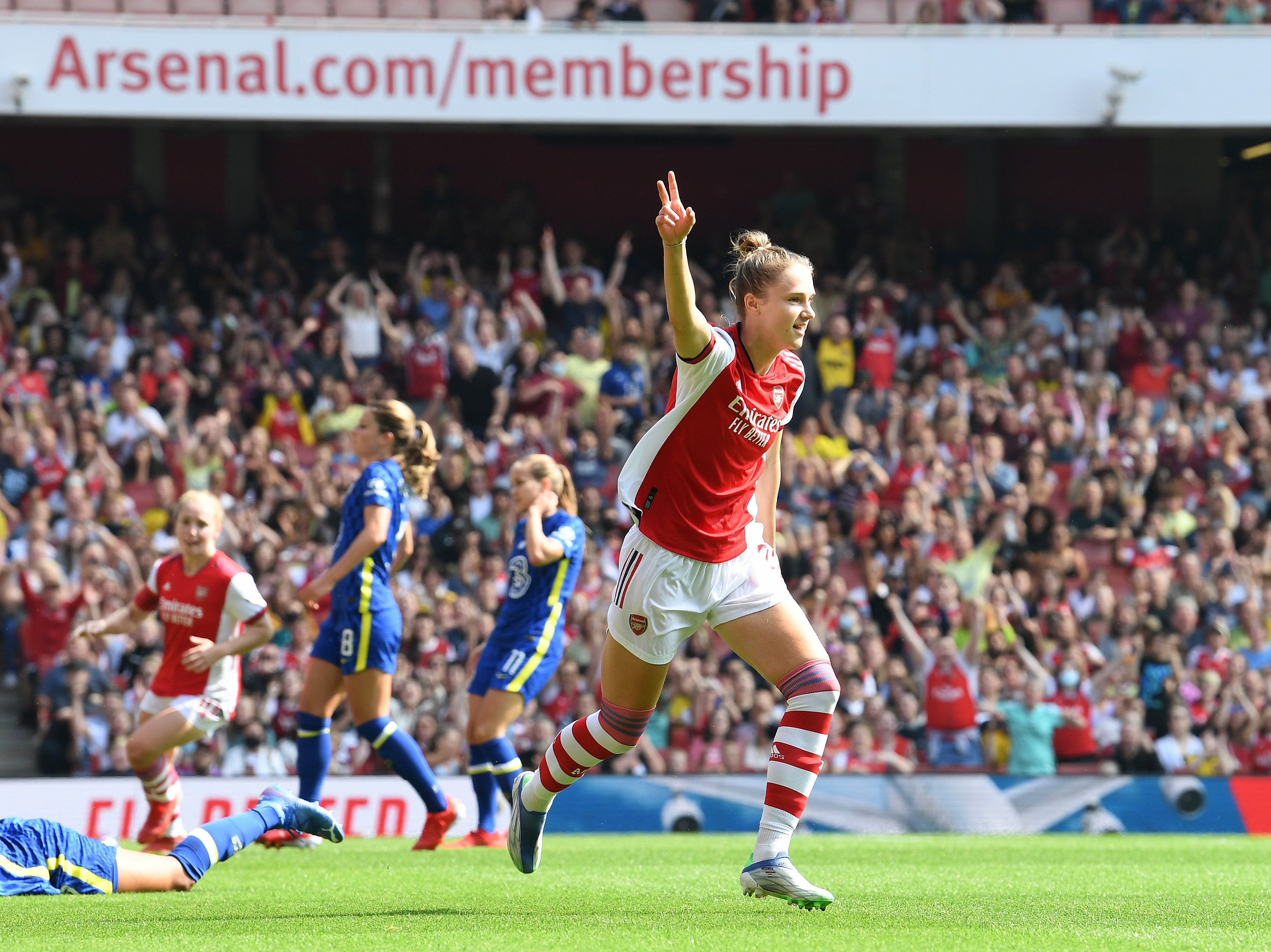 Vivianne Miedema was on target as Arsenal defeated Chelsea on the opening weekend of the WSL season